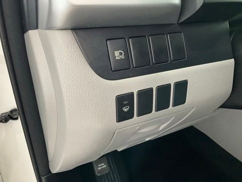Used 2018 Toyota Highlander LE FWD image 8
