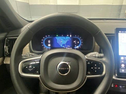 Used 2025 Volvo XC90 B6 Plus image 15