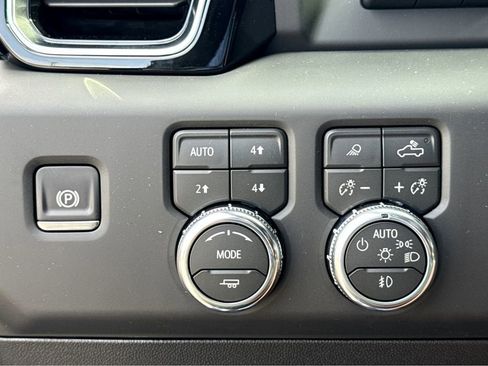 New 2026 GMC Sierra 2500 Denali Ultimate AWD/4WD image 10