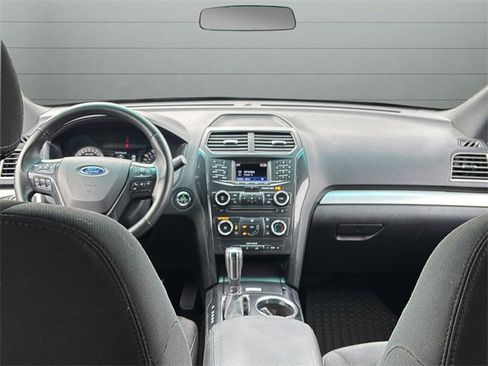 Used 2016 Ford Explorer XLT image 19