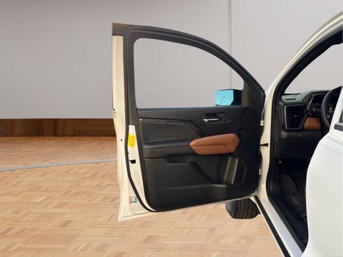 Used 2023 GMC Canyon AT4 w/ AT4 Premium Package image 19