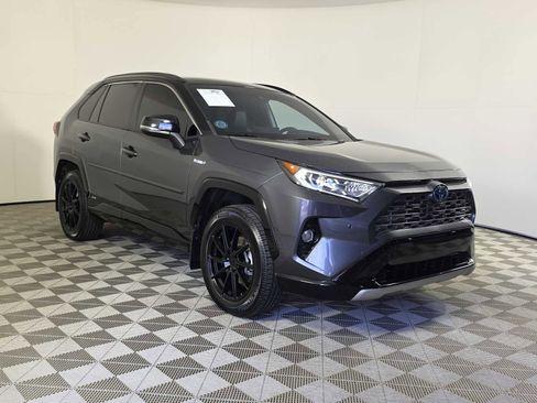 Used 2020 Toyota RAV4 XSE image 2