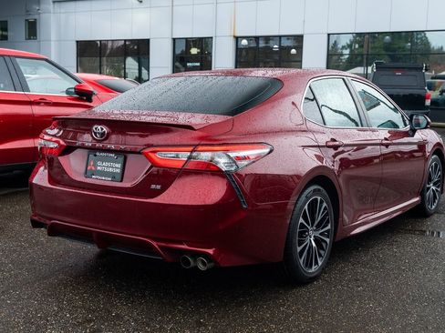 Used 2018 Toyota Camry SE image 6