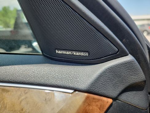 Used 2011 Mercedes-Benz E 550 4MATIC Sedan image 27