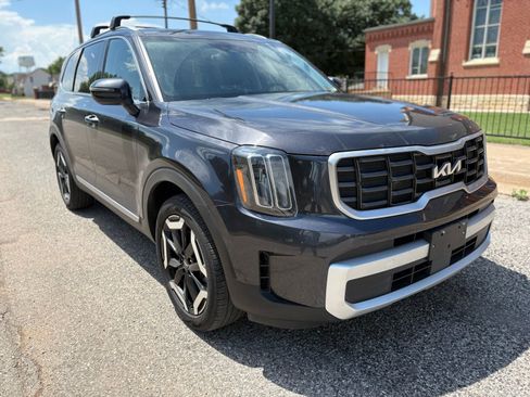 Used 2025 Kia Telluride S AWD/4WD image 2