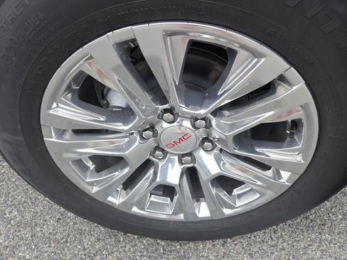 New 2026 GMC Yukon XL Denali w/ LPO, Floor Liner Package AWD/4WD image 13