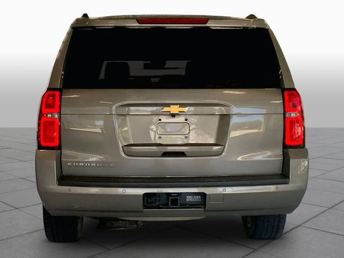 Used 2017 Chevrolet Suburban LT RWD image 4