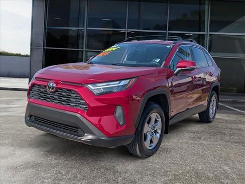 Used 2022 Toyota RAV4 XLE FWD image 5