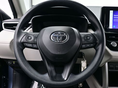 Used 2024 Toyota Corolla Cross L image 21