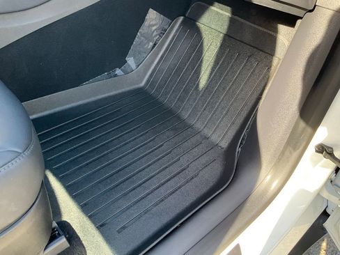 Used 2021 Tesla Model Y Long Range image 70