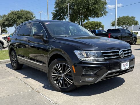 Used 2019 Volkswagen Tiguan SEL FWD image 2