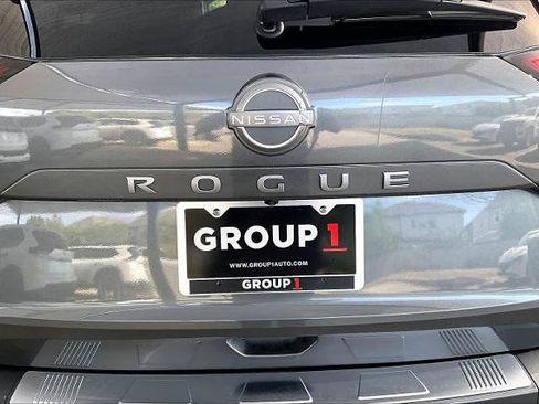 Certified 2026 Nissan Rogue SV FWD image 10