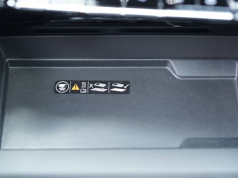 Used 2025 Chevrolet Tahoe High Country AWD/4WD image 35