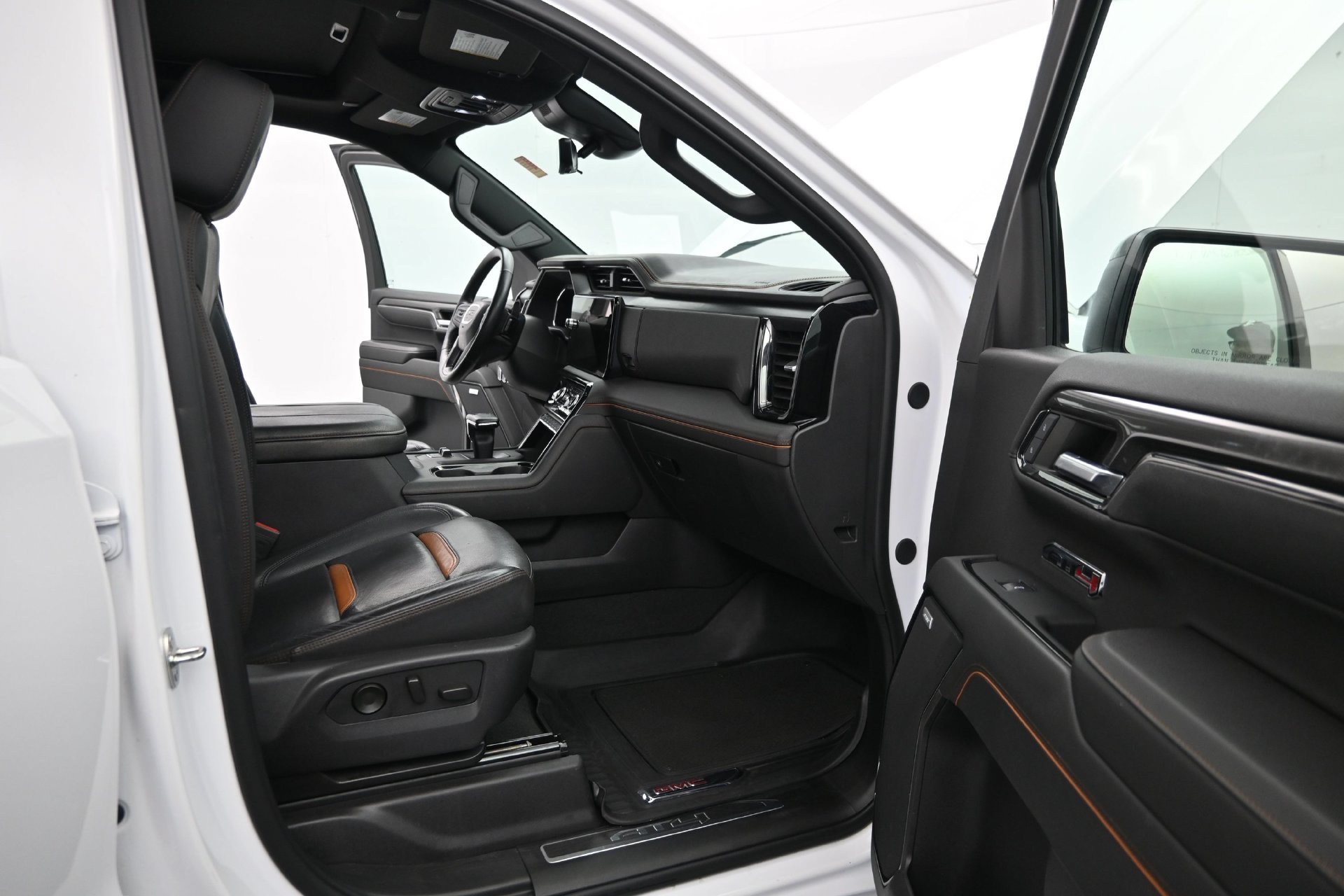 Used 2024 GMC Sierra 1500 AT4 w/ Technology Package AWD/4WD image 12