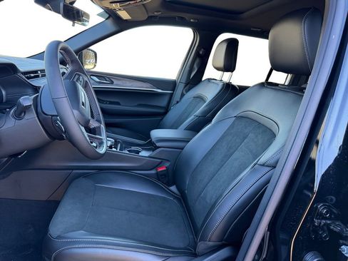 New 2026 Jeep Grand Cherokee Laredo image 9