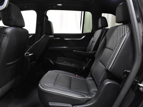 Used 2024 GMC Acadia Denali FWD image 8
