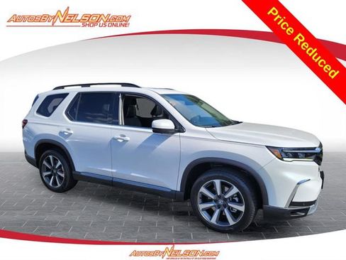Used 2025 Honda Pilot Elite image 1