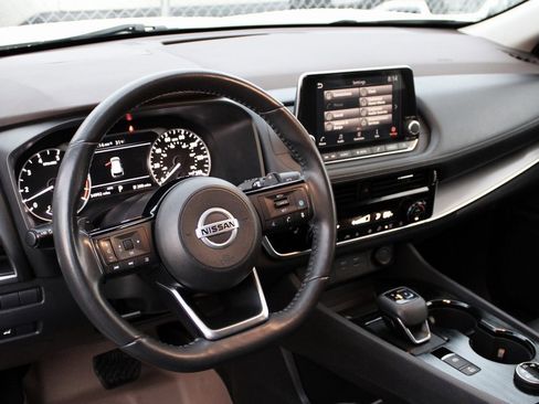 Used 2021 Nissan Rogue SV w/ Premium Package image 26