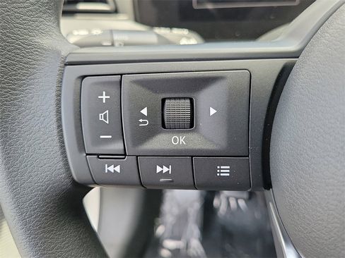 New 2025 Nissan Kicks S image 5