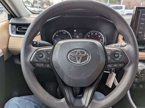 Used 2022 Toyota RAV4 LE image 23