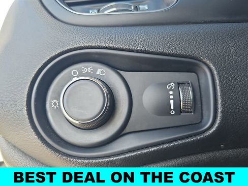 Used 2022 Jeep Renegade Sport image 25