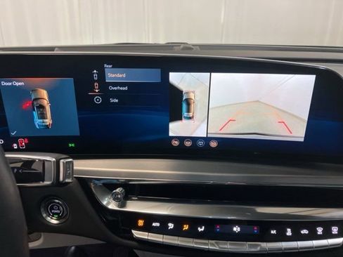 Used 2024 Cadillac Lyriq Sport image 17