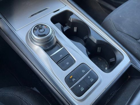 Used 2024 Ford Explorer XLT image 12