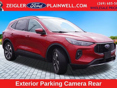 Used 2024 Ford Escape Platinum w/ Class II Trailer Tow Package image 10