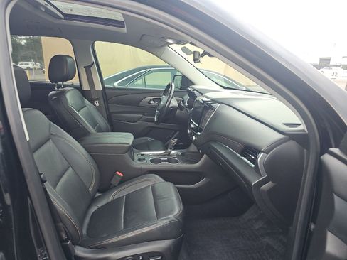 Used 2019 Chevrolet Traverse Premier w/ LPO, Blackout Package FWD image 13