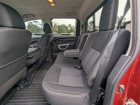 Used 2018 Nissan Titan SV image 14