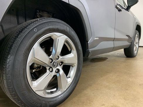 Used 2020 Toyota RAV4 Limited AWD/4WD image 9