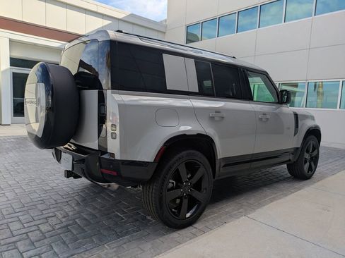 New 2026 Land Rover Defender 110 X-Dynamic SE AWD/4WD image 5