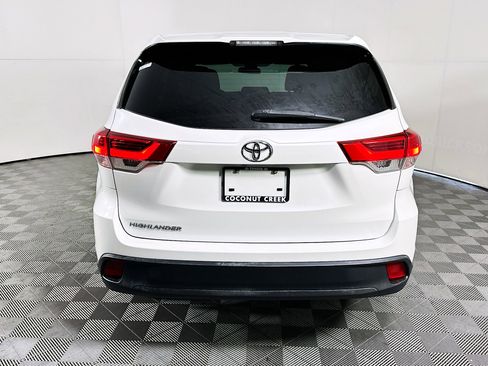 Used 2019 Toyota Highlander LE image 4