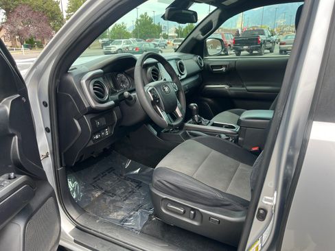 Used 2021 Toyota Tacoma TRD Sport w/ Technology Package AWD/4WD image 10