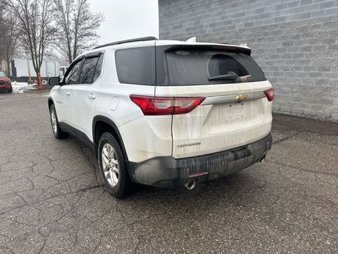 Used 2020 Chevrolet Traverse LT image 3