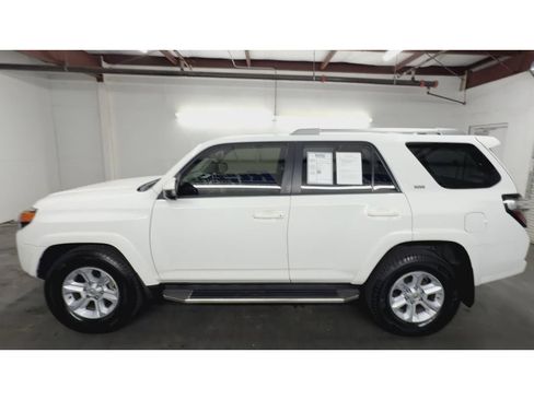 Used 2016 Toyota 4Runner SR5 RWD image 5