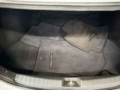 Used 2017 Hyundai Elantra SE image 24