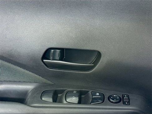 Used 2020 Nissan Kicks S image 13