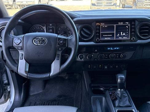 Used 2021 Toyota Tacoma TRD Off-Road image 7