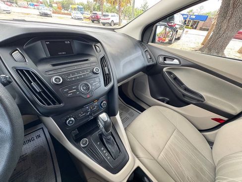 Used 2015 Ford Focus SE FWD image 18