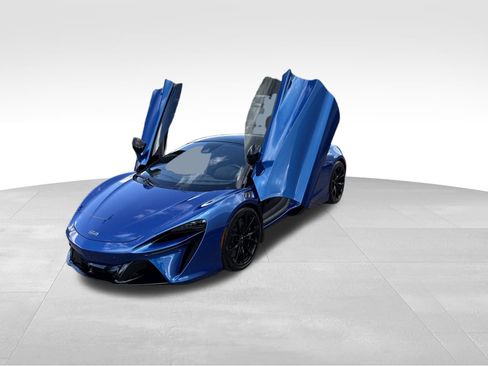 Used 2023 McLaren Artura image 19