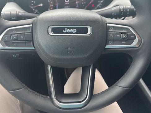 Used 2025 Jeep Compass Limited AWD/4WD image 12