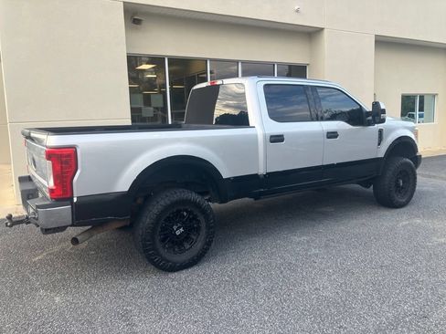 Used 2017 Ford F250 XLT AWD/4WD image 3