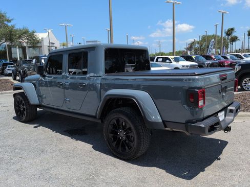 Used 2025 Jeep Gladiator Sport AWD/4WD image 7