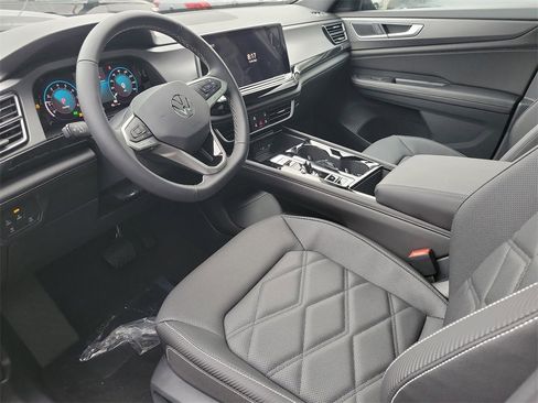 New 2026 Volkswagen Atlas Cross Sport SE image 7