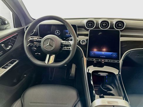 Used 2024 Mercedes-Benz GLC 300 4MATIC image 22