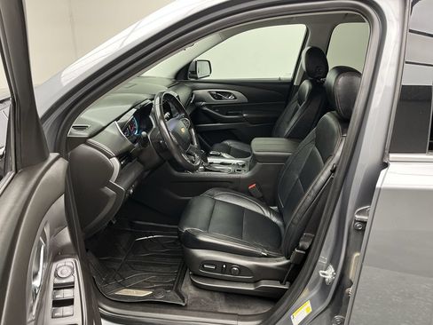 Used 2019 Chevrolet Traverse LT FWD image 3
