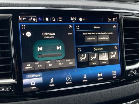 Used 2024 Chrysler Pacifica Touring-L image 21