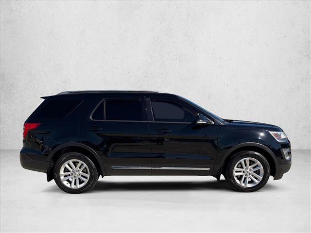 Used 2016 Ford Explorer XLT w/ Equipment Group 202A FWD image 4