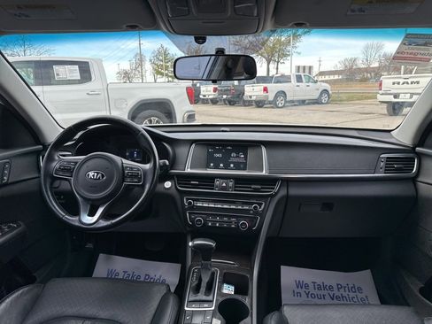 Used 2017 Kia Optima EX image 2